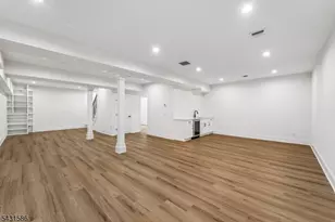 21 Maplewood Dr, Livingston, NJ 07039 - Photo 25