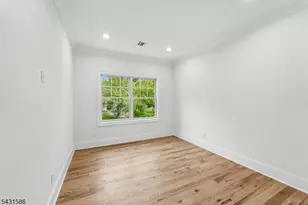 21 Maplewood Dr, Livingston, NJ 07039 - Photo 15