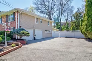 2 Midwood Dr, Florham Park, NJ 07932 - Photo 3
