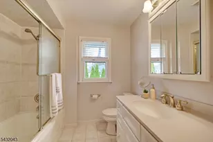 2 Midwood Dr, Florham Park, NJ 07932 - Photo 15