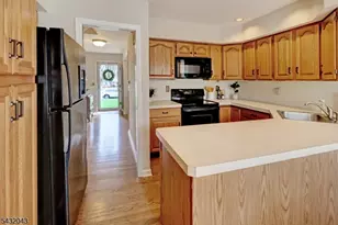 2 Midwood Dr, Florham Park, NJ 07932 - Photo 9