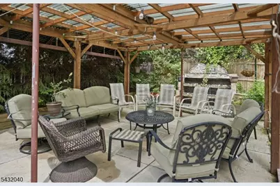 31 Knoble Pl, Hawthorne, NJ 07506 - Photo 33