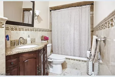 31 Knoble Pl, Hawthorne, NJ 07506 - Photo 15