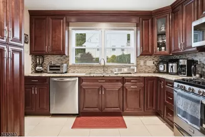 31 Knoble Pl, Hawthorne, NJ 07506 - Photo 11
