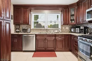31 Knoble Pl, Hawthorne, NJ 07506 - Photo 11