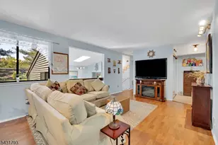 19 Meadowview Dr, Clinton Township, NJ 08801 - Photo 9