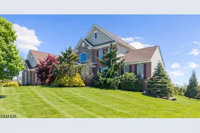 4 Jacob Ct, Raritan Township, NJ 08822 - Photo 3