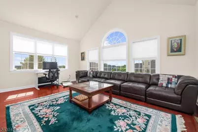 4 Jacob Ct, Raritan Township, NJ 08822 - Photo 9
