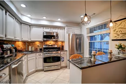 88 Wycombe Pl, Franklin Township, NJ 08873 - Photo 11