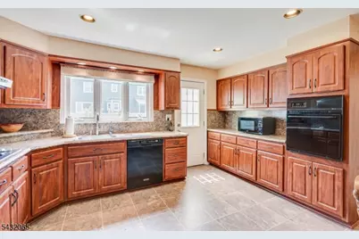866 Crescent Dr, Rahway, NJ 07065 - Photo 15