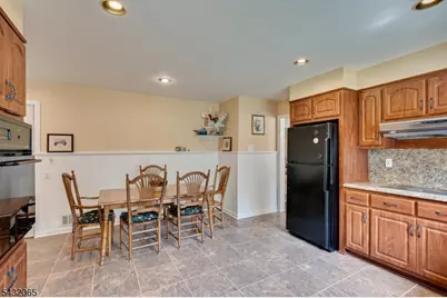 866 Crescent Dr, Rahway, NJ 07065 - Photo 17