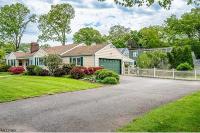 866 Crescent Dr, Rahway, NJ 07065 - Photo 3