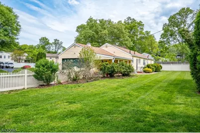 866 Crescent Dr, Rahway, NJ 07065 - Photo 39