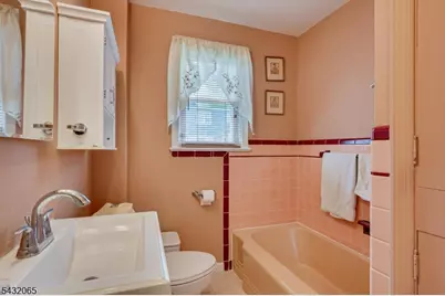 866 Crescent Dr, Rahway, NJ 07065 - Photo 27
