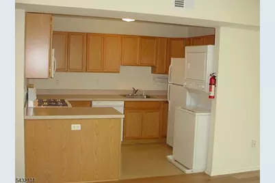 165 Falcon Ridge Way, Hamburg, NJ 07419 - Photo 3