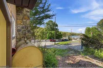 39 Fernwood Ave, Hardyston Township, NJ 07460 - Photo 3