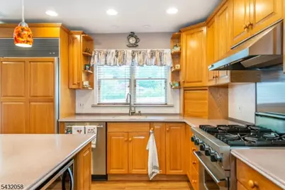 7 Mary St, Bloomingdale, NJ 07403 - Photo 9