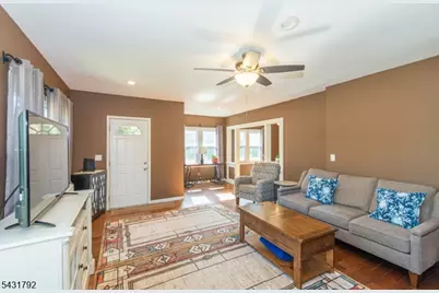 42 Main Beach Rd, Ringwood, NJ 07456 - Photo 5
