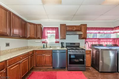 42 Main Beach Rd, Ringwood, NJ 07456 - Photo 11