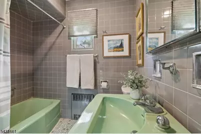 122 Sunrise Dr, Hawthorne, NJ 07506 - Photo 21