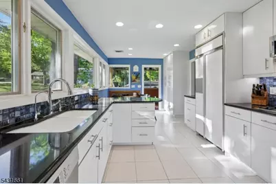 122 Sunrise Dr, Hawthorne, NJ 07506 - Photo 11