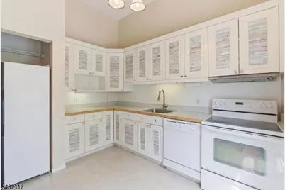 55 Meadowview Dr, Clinton Township, NJ 08801 - Photo 9