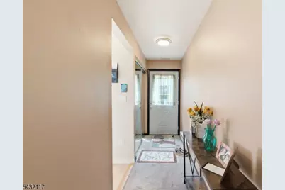 55 Meadowview Dr, Clinton Township, NJ 08801 - Photo 5