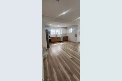 189 N Oraton Pkwy #2, East Orange, NJ 07017 - Photo 7