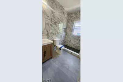 189 N Oraton Pkwy #2, East Orange, NJ 07017 - Photo 11