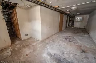 352 N 7th St, Newark, NJ 07107 - Photo 25