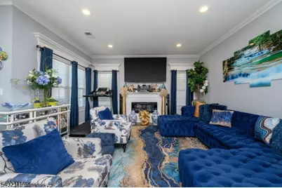 1019 Bishop Evans Way, Linden, NJ 07036 - Photo 9