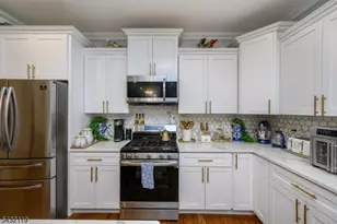 1019 Bishop Evans Way, Linden, NJ 07036 - Photo 11