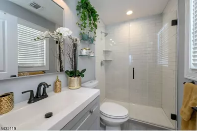 1019 Bishop Evans Way, Linden, NJ 07036 - Photo 19