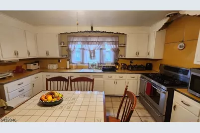 1610 W 7th St, Piscataway Township, NJ 08854 - Photo 3