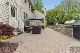 26 Alpaugh Dr, Bethlehem Township, NJ 08802 - Photo 5