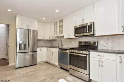 5 Hansen Pl, Wayne Twp., NJ 07470 - Photo 11