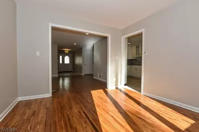 5 Hansen Pl, Wayne Twp., NJ 07470 - Photo 9