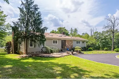 220 Horseshoe Rd, Berkeley Heights Township, NJ 07922 - Photo 1