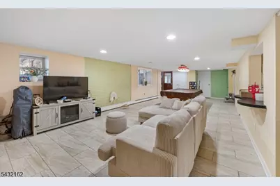 220 Horseshoe Rd, Berkeley Heights Township, NJ 07922 - Photo 3