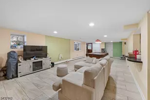 220 Horseshoe Rd, Berkeley Heights Township, NJ 07922 - Photo 3