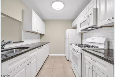 213 Stratford Pl, Bridgewater, NJ 08805 - Photo 9
