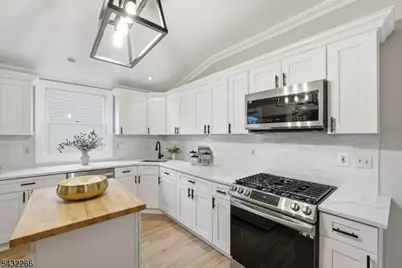 23 Center Ave, Little Falls Township, NJ 07424 - Photo 5