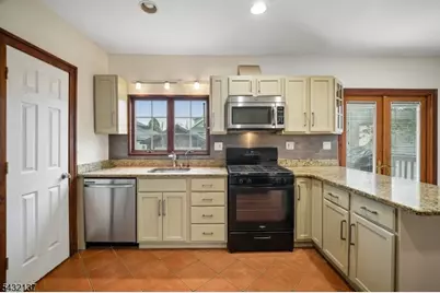 8 Garden Pl, Cranford Township, NJ 07016 - Photo 7