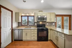 8 Garden Pl, Cranford Township, NJ 07016 - Photo 7