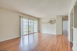 69 Amberly Ct, Franklin Township, NJ 08823 - Photo 3