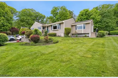 6 Waters Edge, Kinnelon, NJ 07405 - Photo 1