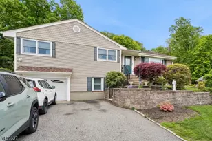 6 Waters Edge, Kinnelon, NJ 07405 - Photo 3