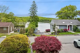 6 Waters Edge, Kinnelon, NJ 07405 - Photo 3