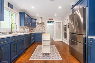 19 Plymouth Pl, Roseland, NJ 07068 - Photo 9