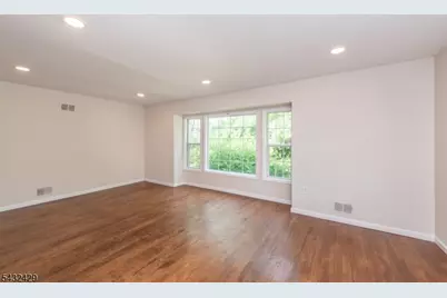 28 Brandywyne Dr, Florham Park, NJ 07932 - Photo 11
